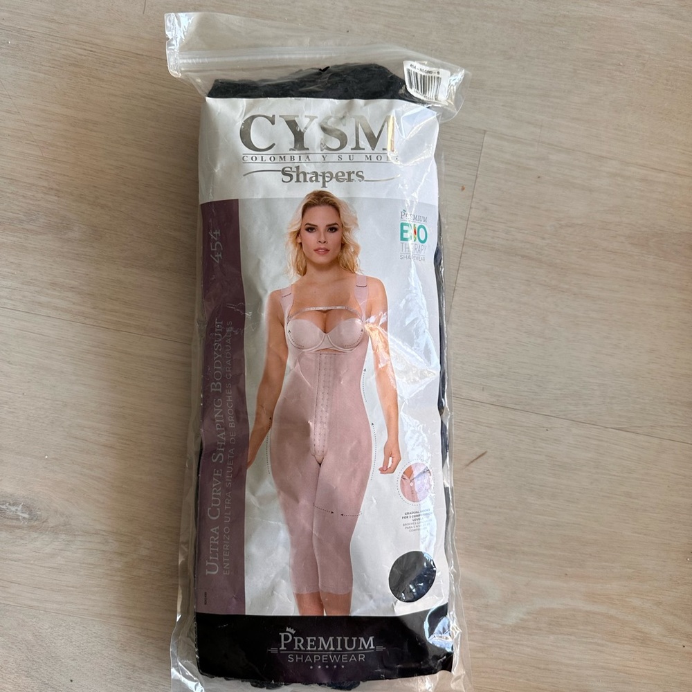 CYSM Shapers Black Ultra Curve Shaping Bodysuit NWT Small